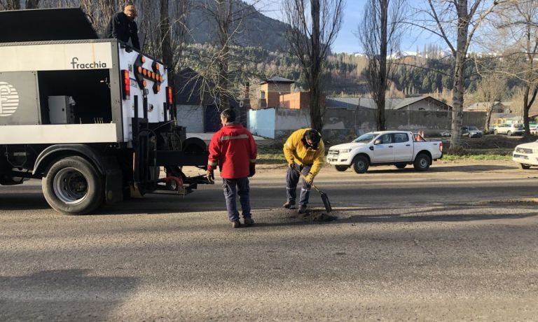 Realizan trabajos de bacheo en la travesía urbana | La Montaña Noticias