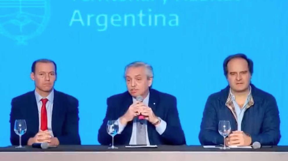 Alberto Fernández respondió a las críticas en su visita a Neuquén: "No hablo porque no soy candidato"