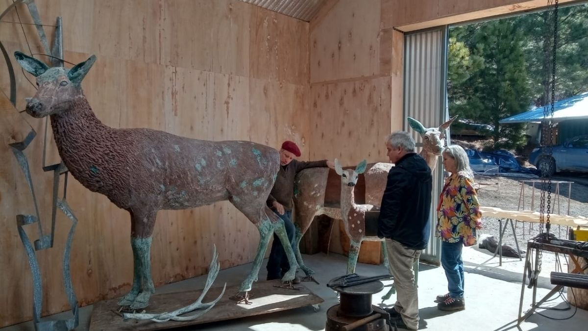 La restauración de la escultura de "Los Ciervos" está en su etapa final