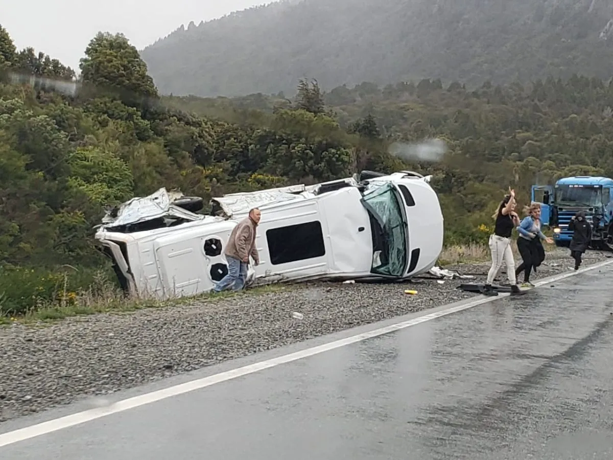 Accidente fatal en la ruta 40, chocó una traffic contra un camión 
