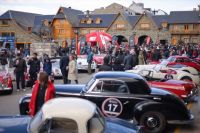 Más de 100 autos clásicos participan en las 1000 Millas Sport en la Patagonia