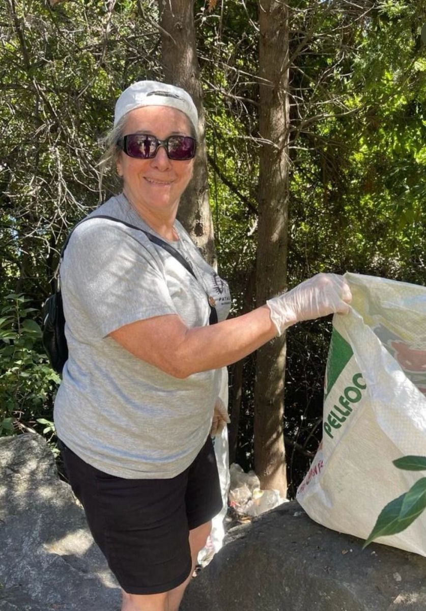Colillas, botellas y latas: vecinos limpiaron la Ruta 40 hasta Catritre este domingo