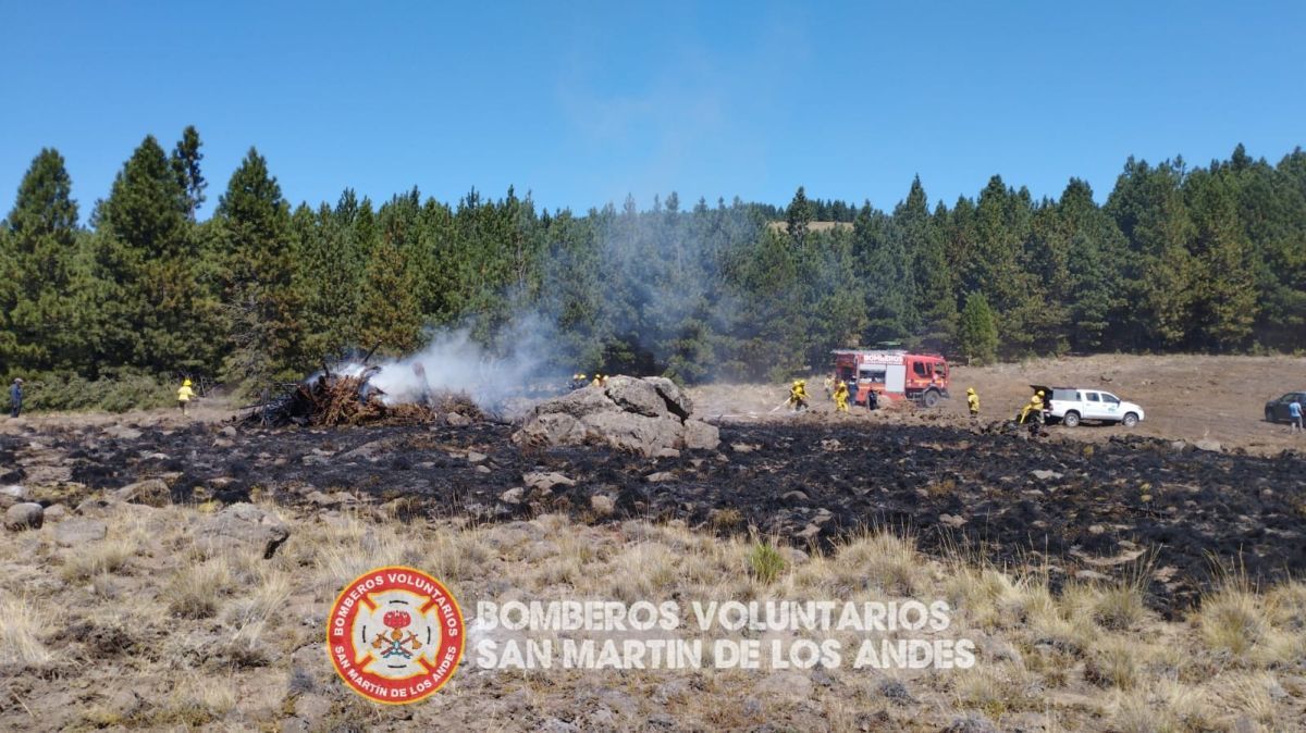 Logran contener un incendio de pastizales en tierras de El Desafío