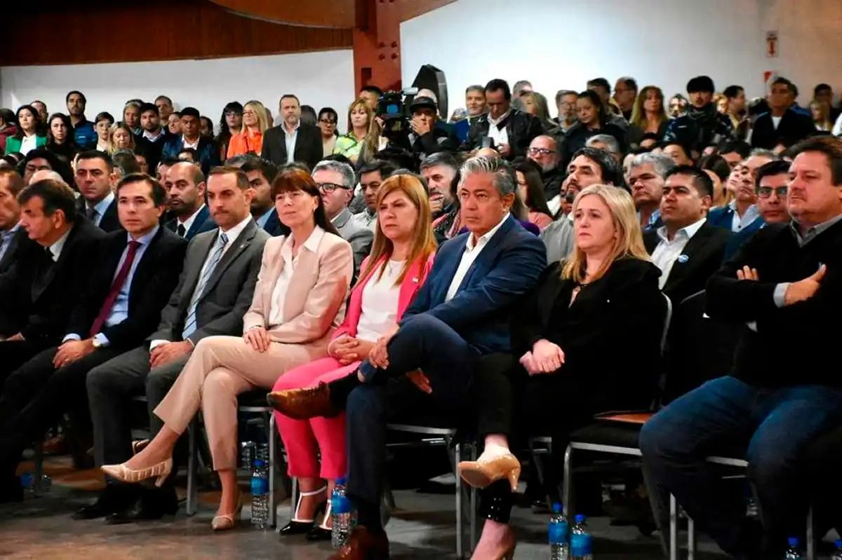 Figueroa oficializó el plan para dividir Neuquén en 7 regiones: quiénes serán los delegados