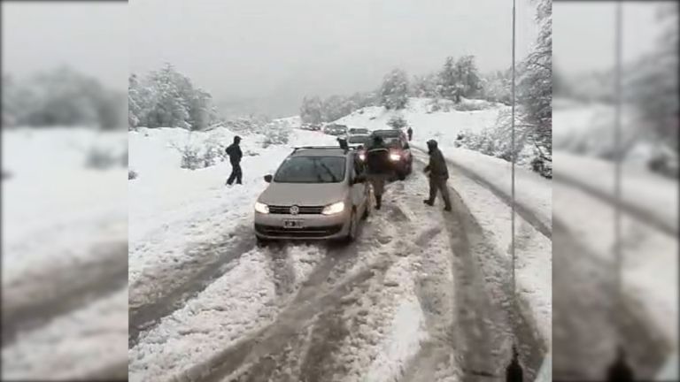 El enojo de un transportista por los autos varados en la Ruta 40 | La ...