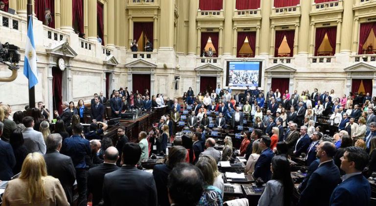 La oposición busca quórum para aprobar la ley que limita los DNU del ...