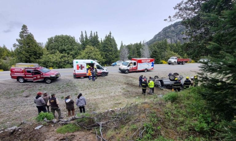 Tres heridos leves en un vuelco en la Ruta 40 | La Montaña Noticias