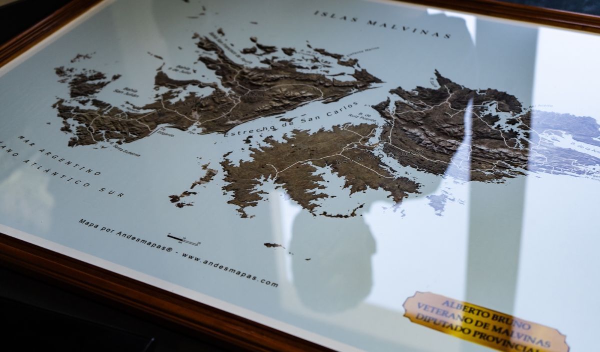 Un mapa de Malvinas, el primer regalo en el aniversario de San Martín de los Andes