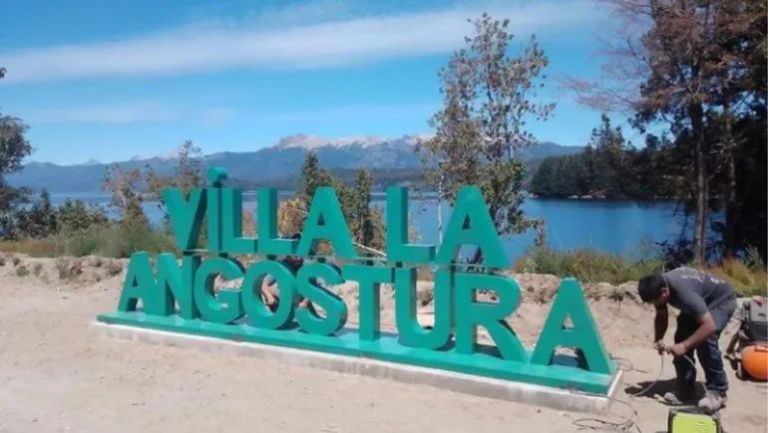 Vecinos de Villa La Angostura marchan por el derecho a la vivienda | La ...