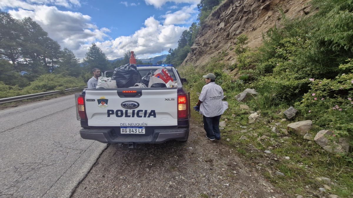 Zig Zag realizó una jornada de limpieza en el acceso a Playa Catritre