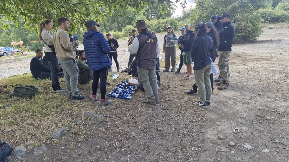 Zig Zag realizó una jornada de limpieza en el acceso a Playa Catritre