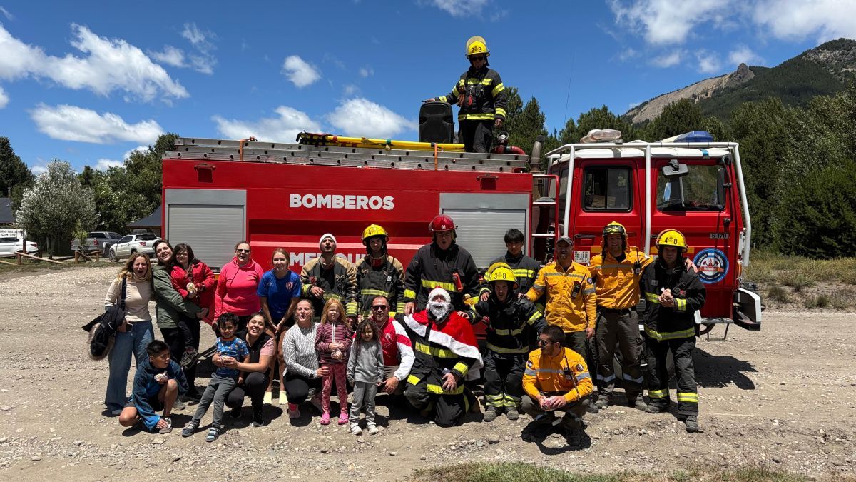 Papá Noel recorrió Meliquina, Lago Hermoso y Río Hermoso junto a los Bomberos