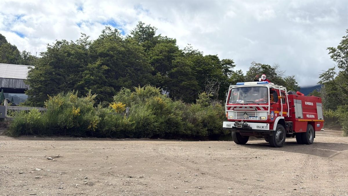 Papá Noel recorrió Meliquina, Lago Hermoso y Río Hermoso junto a los Bomberos