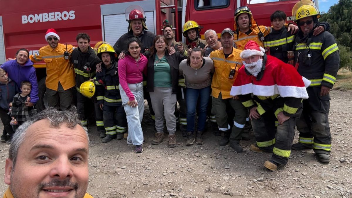 Papá Noel recorrió Meliquina, Lago Hermoso y Río Hermoso junto a los Bomberos