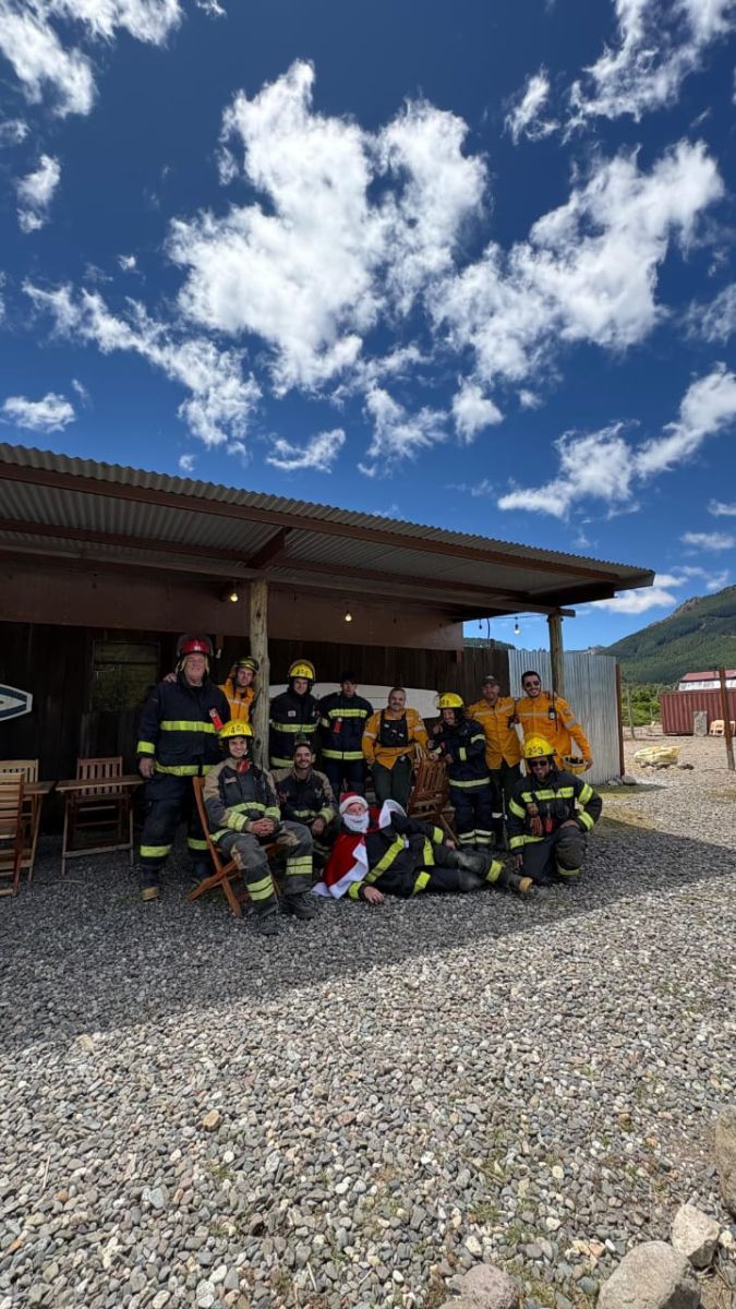 Papá Noel recorrió Meliquina, Lago Hermoso y Río Hermoso junto a los Bomberos