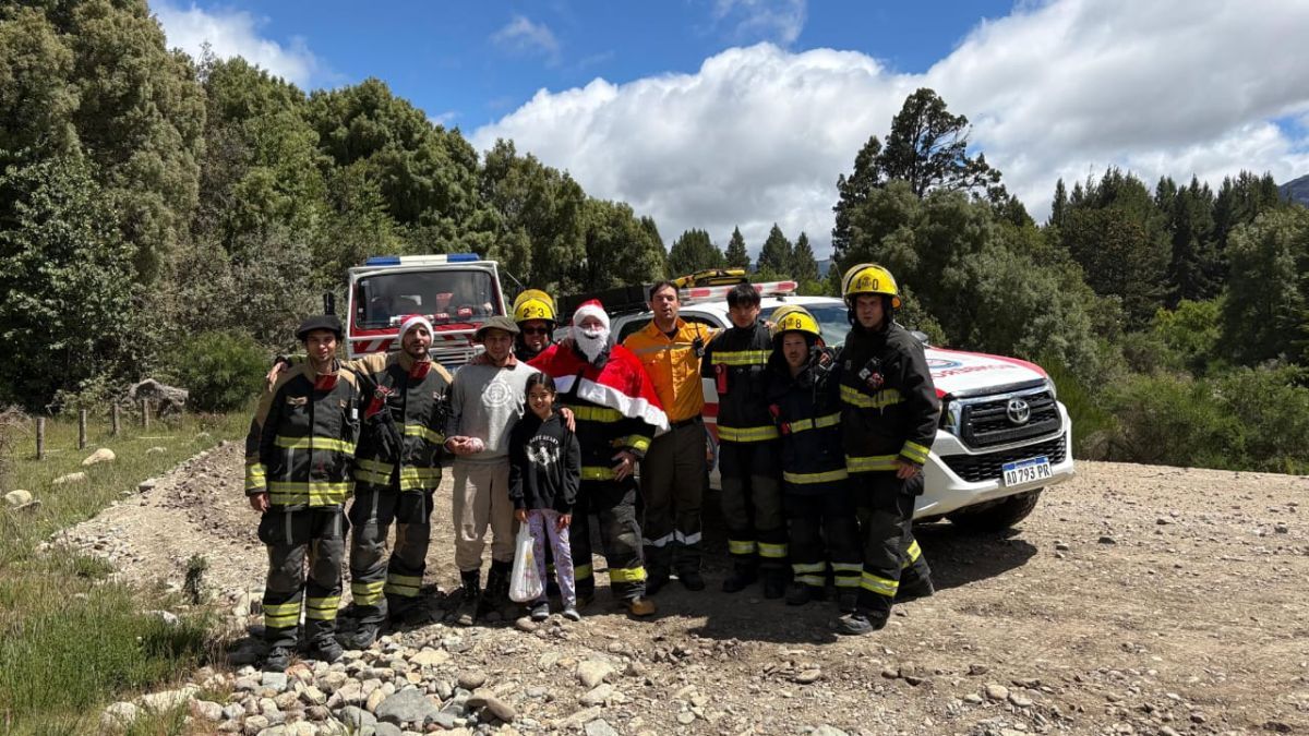 Papá Noel recorrió Meliquina, Lago Hermoso y Río Hermoso junto a los Bomberos