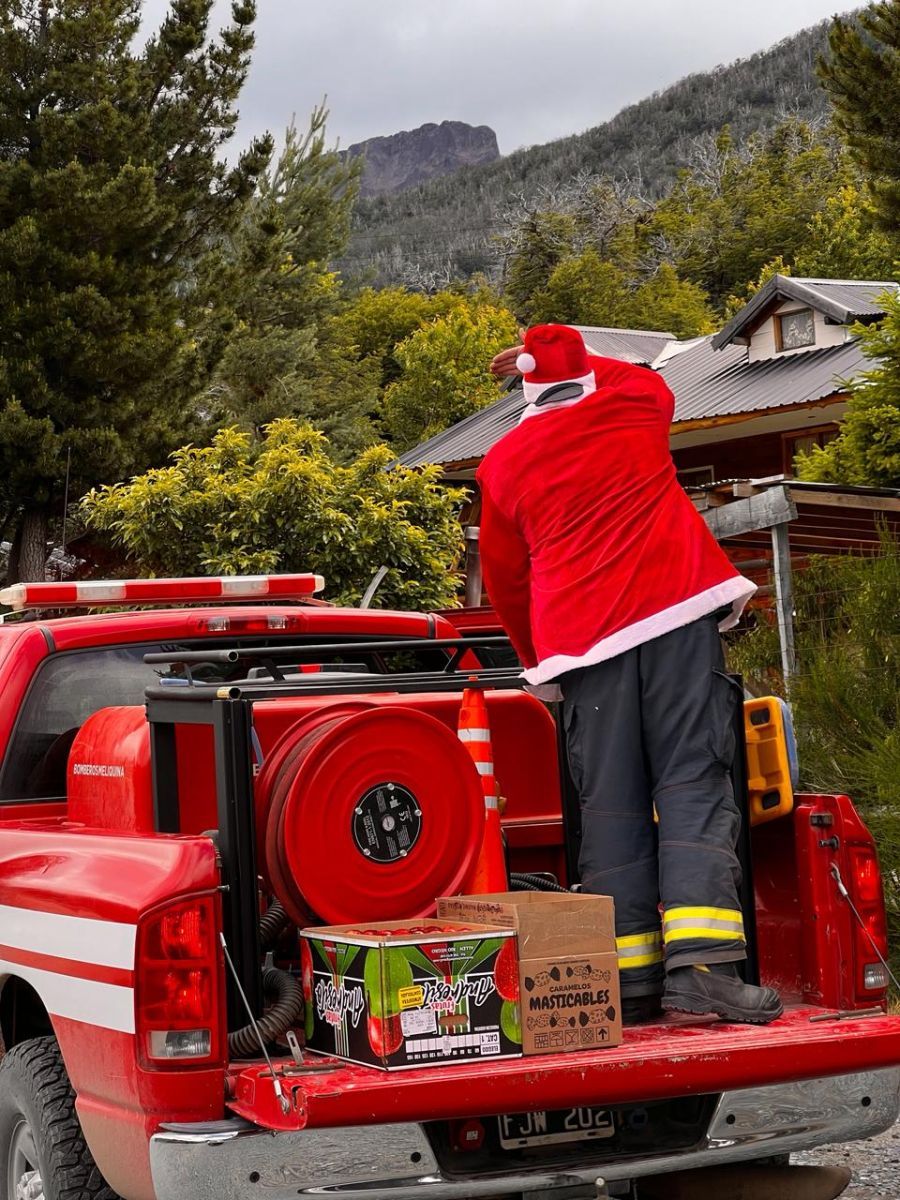 Papá Noel recorrió Meliquina, Lago Hermoso y Río Hermoso junto a los Bomberos