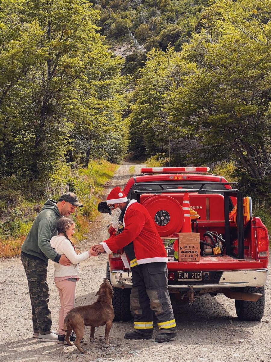 Papá Noel recorrió Meliquina, Lago Hermoso y Río Hermoso junto a los Bomberos