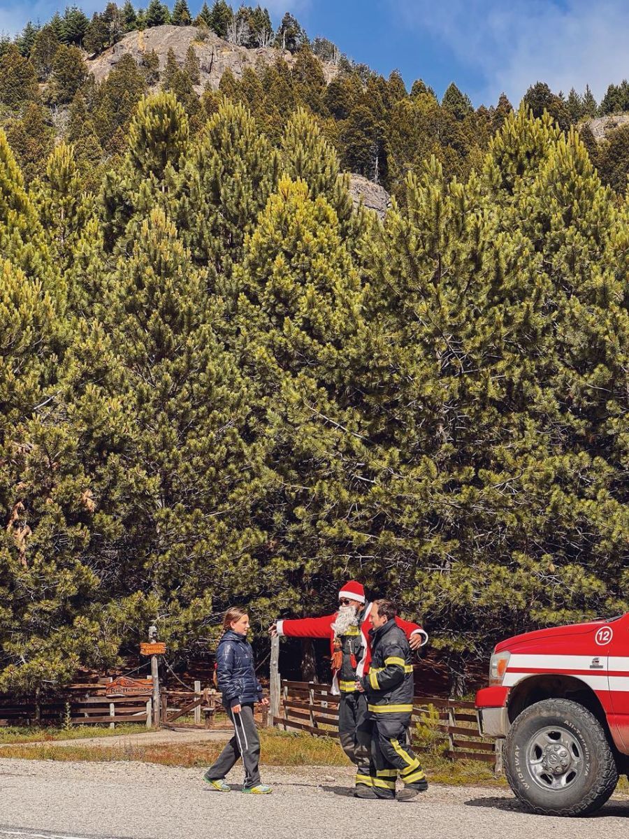 Papá Noel recorrió Meliquina, Lago Hermoso y Río Hermoso junto a los Bomberos