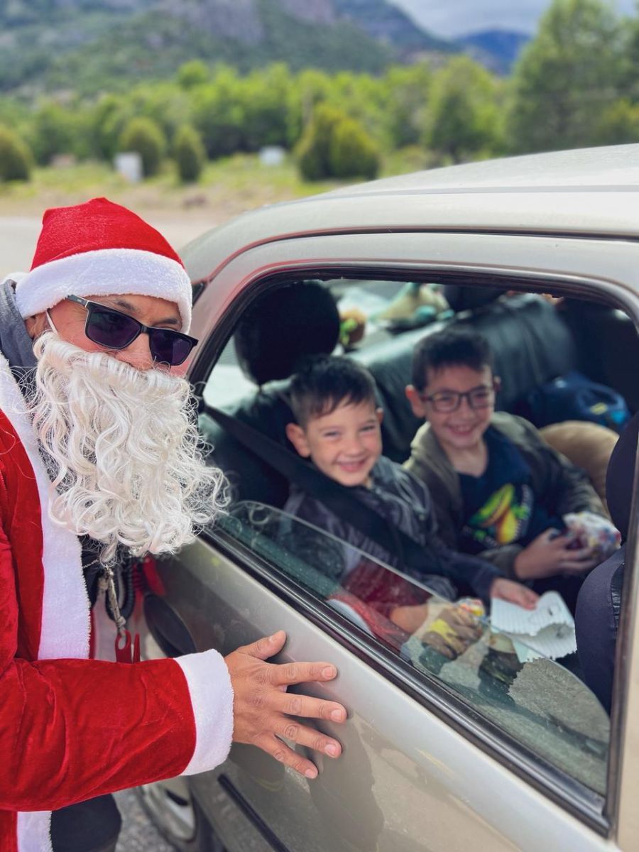 Papá Noel recorrió Meliquina, Lago Hermoso y Río Hermoso junto a los Bomberos