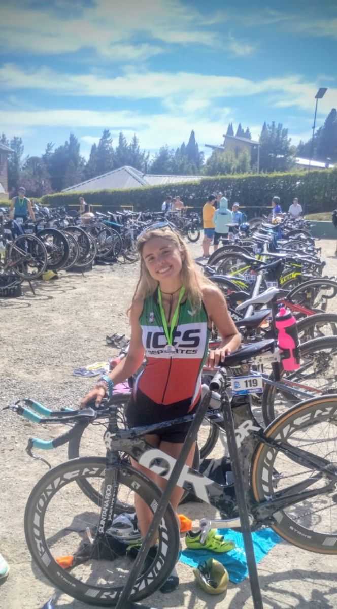 Maia Coletto se quedó con la general del triatlón "Escape a Isla Huemul" en Bariloche