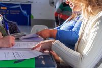 Continúa el pago de las Becas Gregorio Álvarez correspondiente a abril