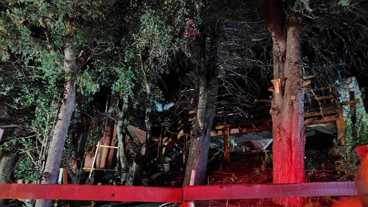 Un incendio destruyó por completo una vivienda en el barrio Los Riscos