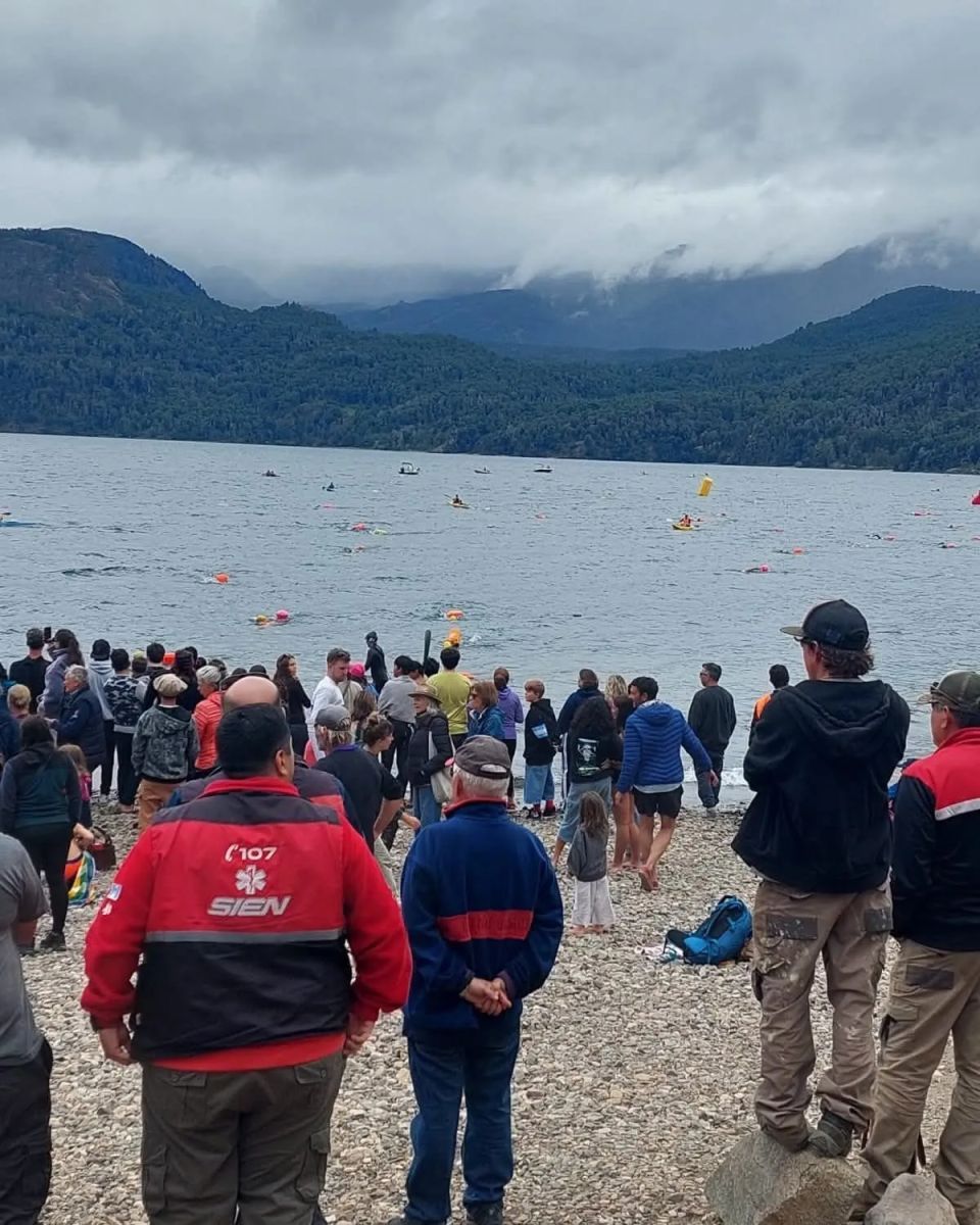 Se cumplió la 39° edición del Cruce a Nado del Lago Lácar