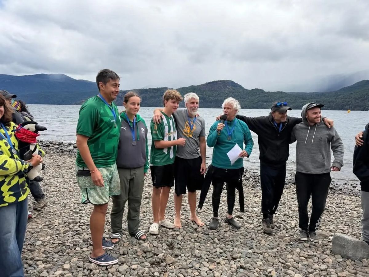 Se cumplió la 39° edición del Cruce a Nado del Lago Lácar