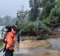 Cierran preventivamente el acceso a Playa Correntoso por un deslizamiento de tierra