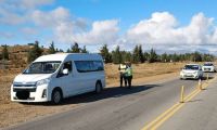 Secuestran una combi en la Ruta 40 por una licencia de conducir falsa