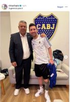 Claudio ‘Chiqui’ Tapia se mostró con Lionel Messi en medio de la causa judicial