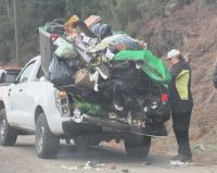 Empleados municipales se salvaron de milagro tras la caída de piedras en Villa Paur