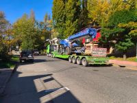 Serios daños en calle Villegas: un camión provocó la caída del tendido eléctrico y afectó varios servicios