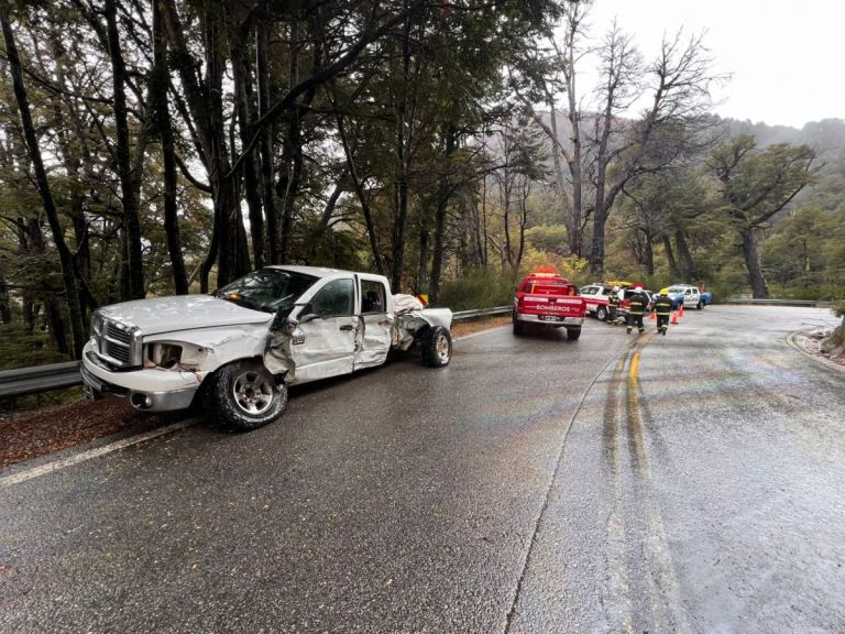Choque sobre Ruta 40 en Pichi Traful: dos heridos fuera de peligro | La ...