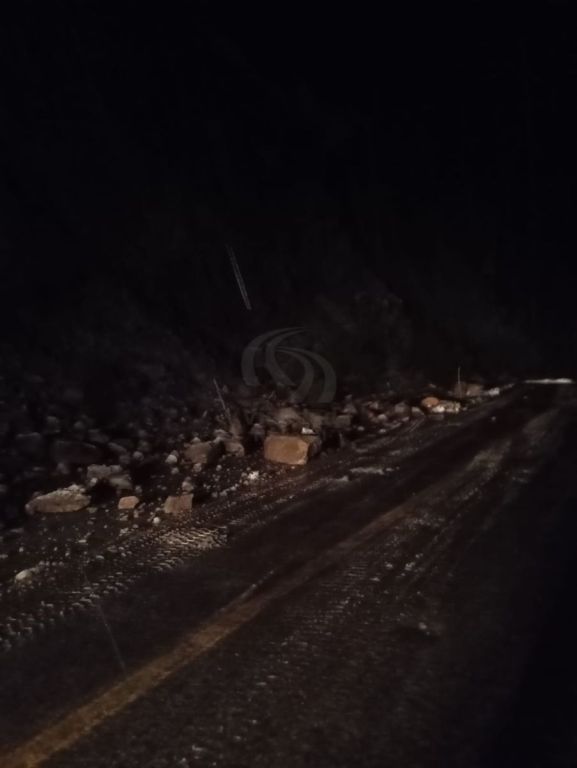 Despejan un derrumbe en la Ruta 40 y piden circular con extrema ...