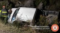 Colisión semi frontal entre una camioneta Toyota Hilux y un automóvil Volkswagen Polo.