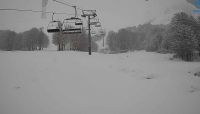 Nevadas y temperaturas bajo cero: así amaneció Chapelco con acumulación de nieve y visibilidad reducida