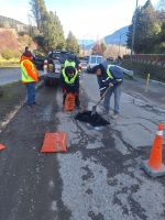 Realizaron trabajos de bacheo tras los daños provocados por las lluvias en San Martín de los Andes
