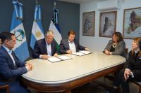 Neuquén y Río Negro firmaron un convenio para capacitar especialistas en incendios forestales