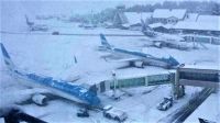La intensa nevada provocó cancelaciones y demoras hasta hoy en el aeropuerto de Bariloche