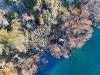Comunicado de bomberos: un hombre murió tras caer con su vehículo al lago Lácar desde la Ruta 40