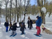 Aprendiendo en la Nieve suma esquí adaptado, caminatas y paseos