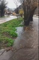 Se desbordó el arroyo Pocahullo por las intensas lluvias en San Martín de los Andes