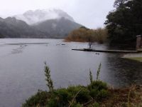 Evacúan a un poblador de Paimún en medio de la lluvia y la nieve